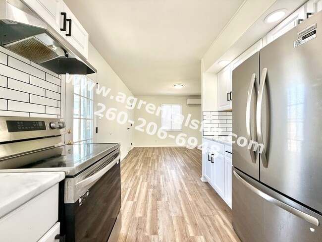 Building Photo - 3 Bedroom House