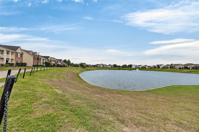 Building Photo - 20747 Settlers Lake Cir N