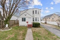 Building Photo - 72 Maple St