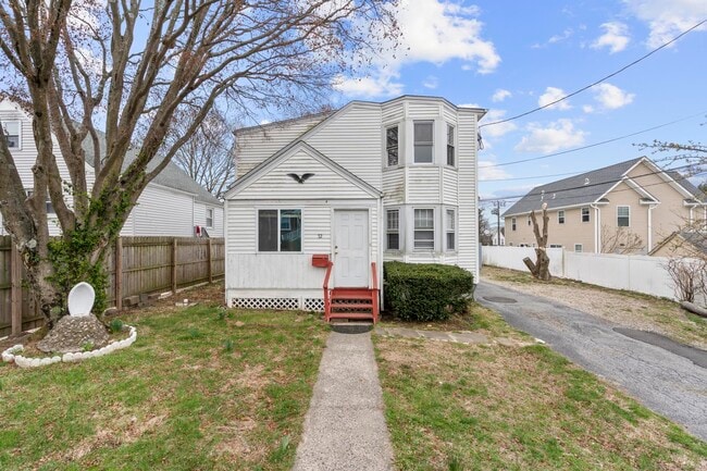 Primary Photo - 72 Maple St