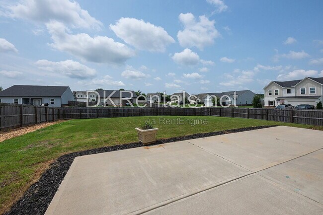 Building Photo - 126 Verona Dr NW
