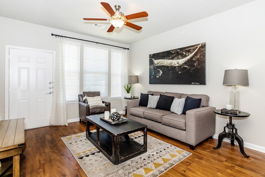 Primary Photo - The Landings at Creekside