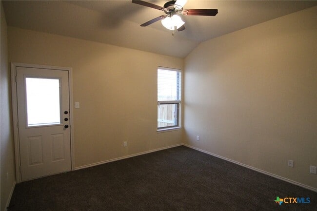 Building Photo - 534 Creekside Cir