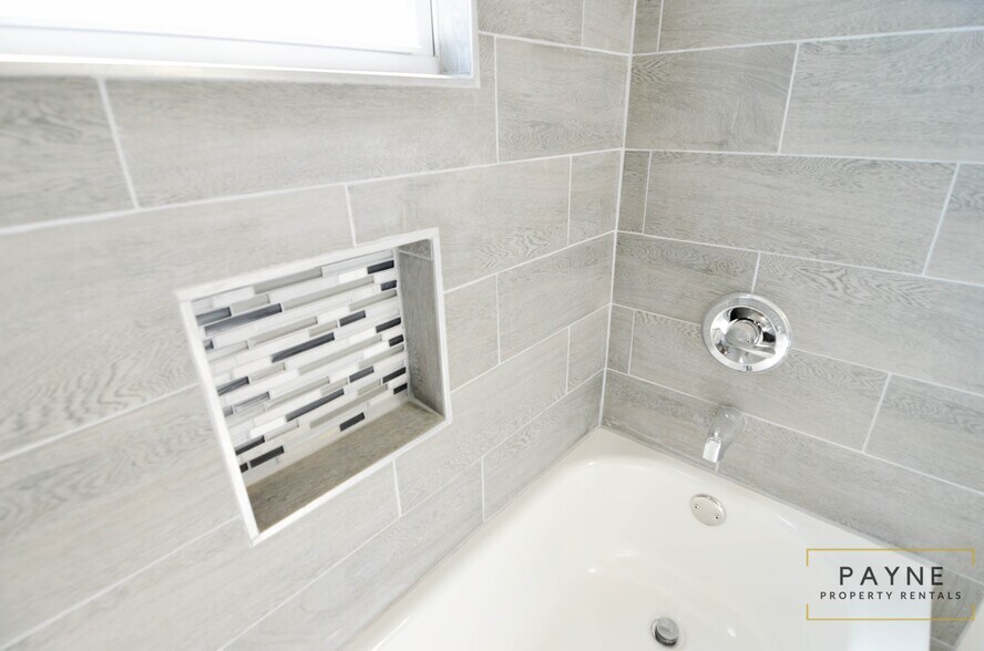 Building Photo - 4333 Rosemont Dr #A