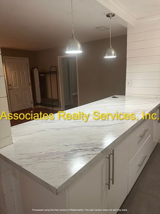 Building Photo - 3 Bedroom, 2 Bath Home in NW Gainesville. FULLY FENCED BACKYARD!!!