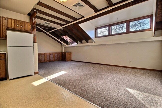 Building Photo - 55 Beach St
