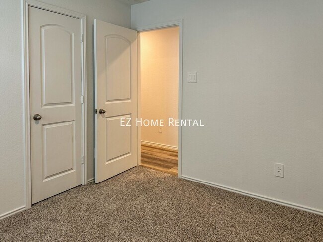 Building Photo - 12210 Deep Stream Ln