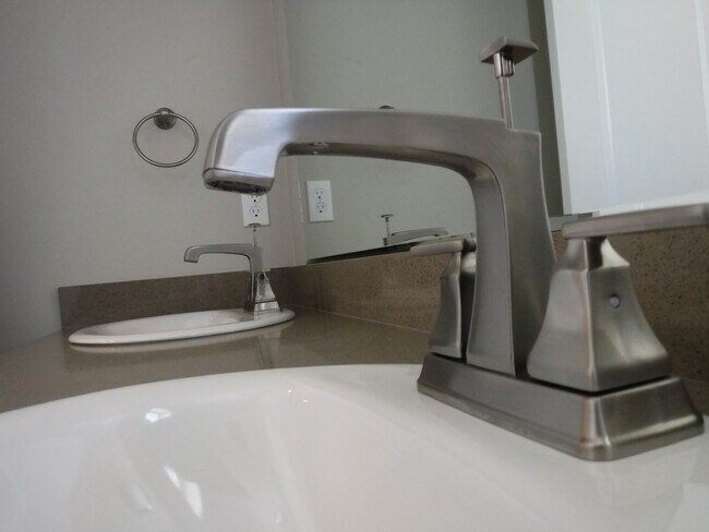 Building Photo - Beautiful and spacious 4 bed 2.5 bath home in Sovi Sub just off Eagle and Victory