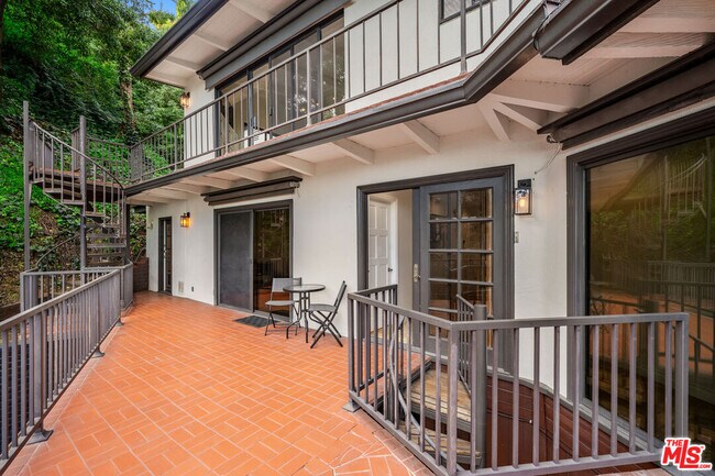 Building Photo - 9305 Beverlycrest Dr