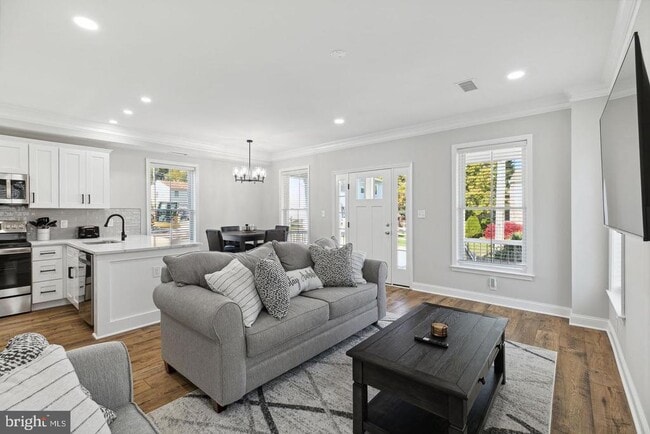 Building Photo - 36 Evergreen Ln