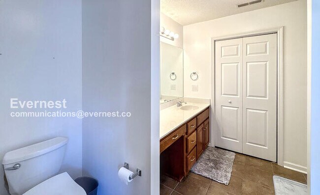 Building Photo - Charming 3-Bedroom Home with Garage / Pet-...