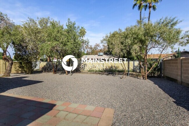 Building Photo - 3 Bedroom Pet-Friendly Home in Phoenix, AZ with Main Street Renewal