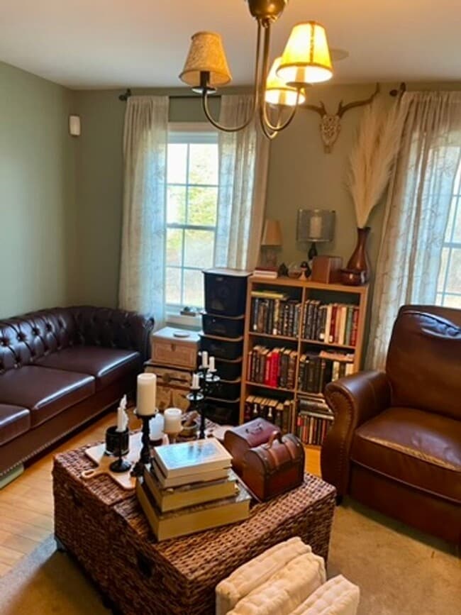 Building Photo - Sublet available now to May. Stunning 5 bedroom Falmouth Home