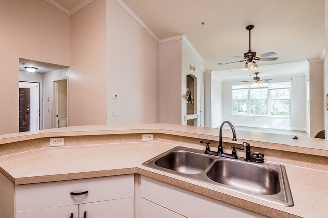 Building Photo - 4142 Central Sarasota Pkwy