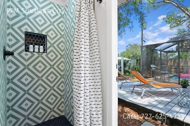 Building Photo - 11208 Duncan St