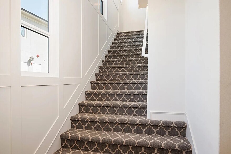 Building Photo - 168 Follyhatch