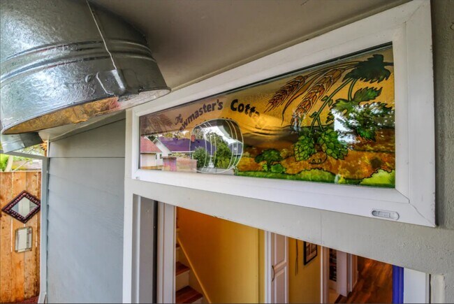 Building Photo - 6625 Amherst N St