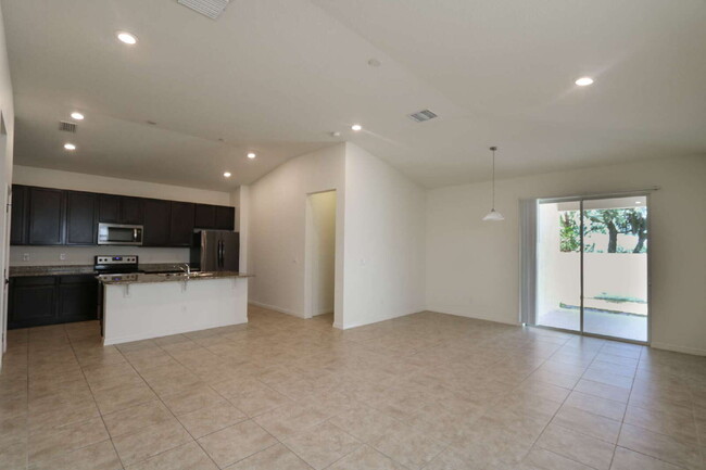 Building Photo - Stunning 3-Bedroom Retreat with 2 Full Bat...