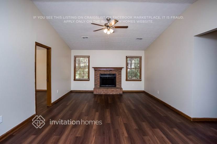 Building Photo - 608 Windsor Dr SE