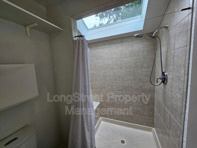 Building Photo - 5510 NW Innisbrook Pl