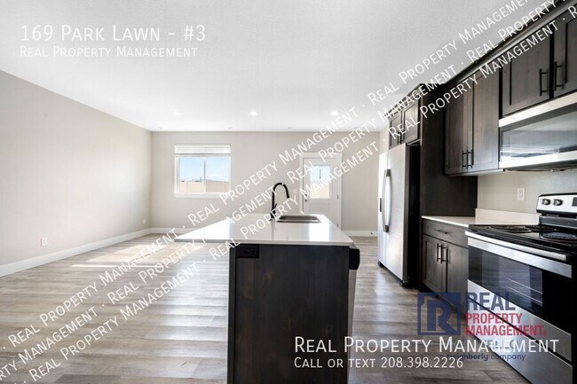 Building Photo - 169 Park Lawn Dr