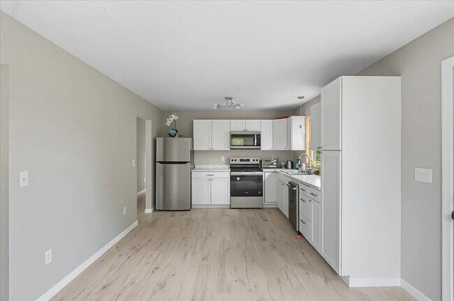 Building Photo - 89 Oakwood Dr