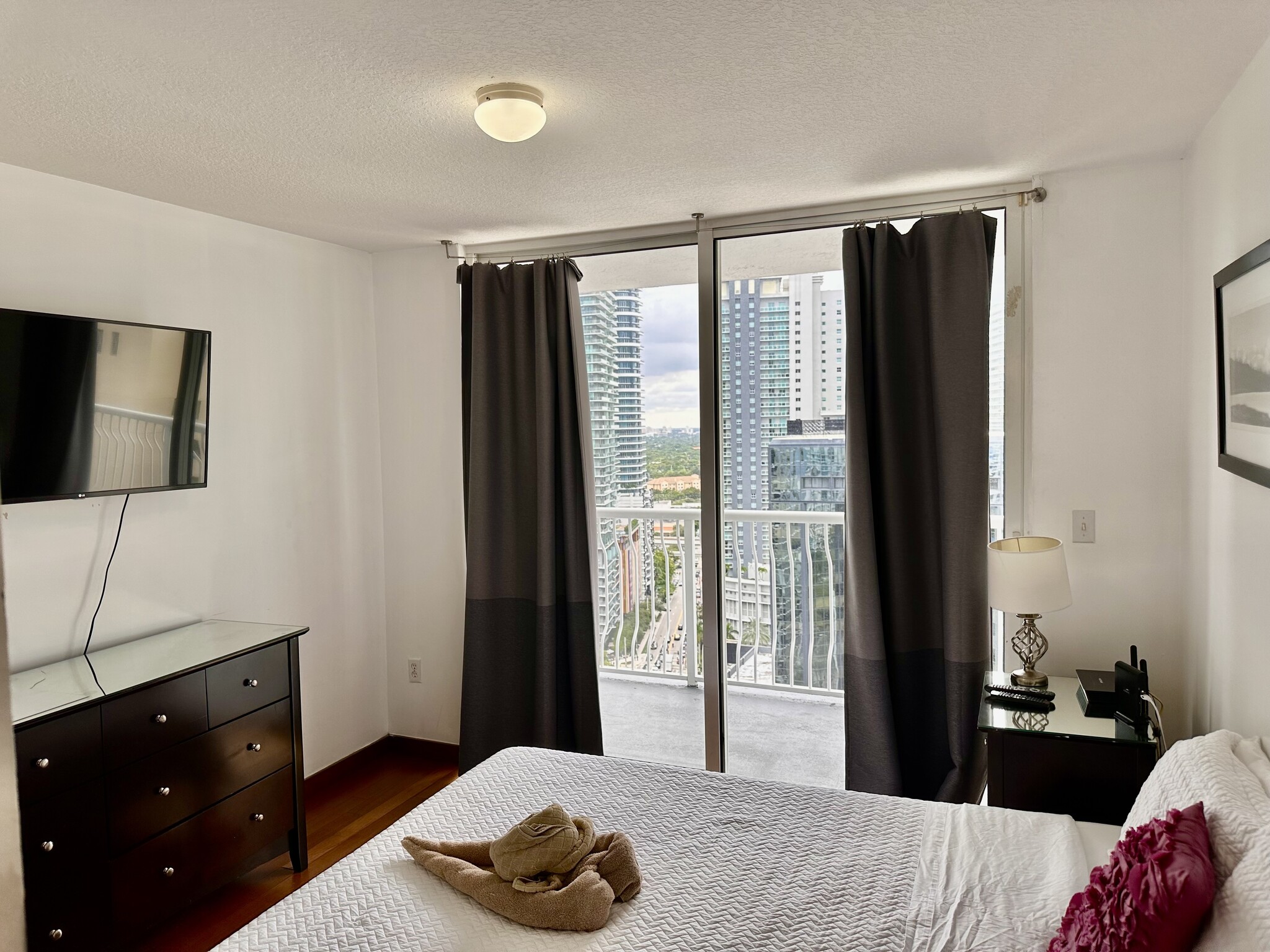 Building Photo - 1200 Brickell Bay Dr