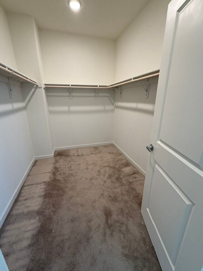 Building Photo - Charming Sun Valley Home with Generous Yard