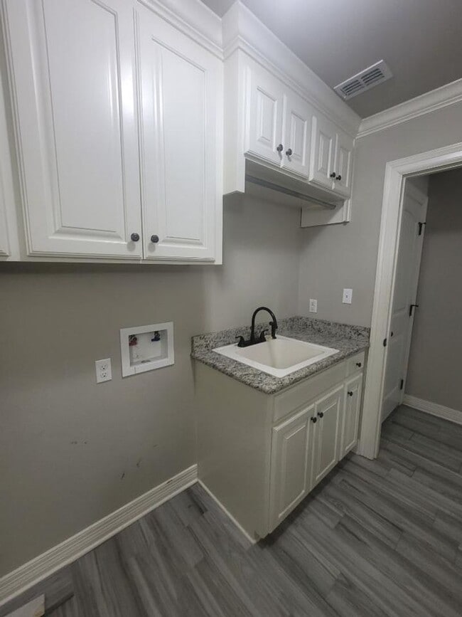 Building Photo - 724 Fir Wood Ln