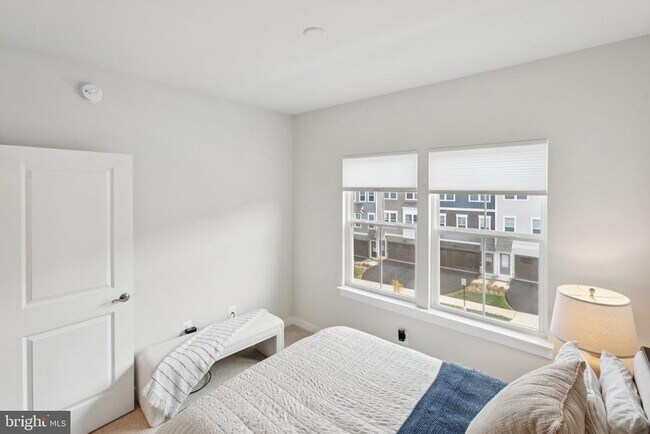 Building Photo - 1750 Blue Spruce St