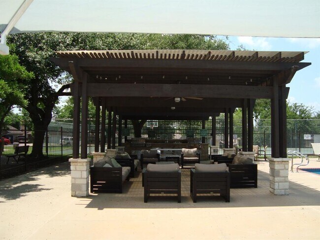 Building Photo - 1513 Cherokee Run