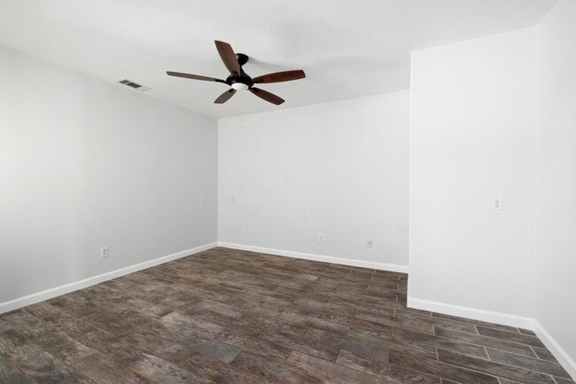 Building Photo - Beautiful 4-Bedroom, 2.5-Bathroom Home in Victorville, CA