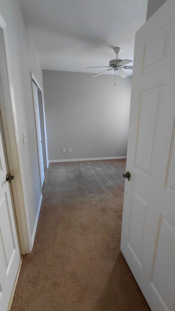 Building Photo - 3 Bedroom, 2 Bath Condo in Lakeside at Lak...