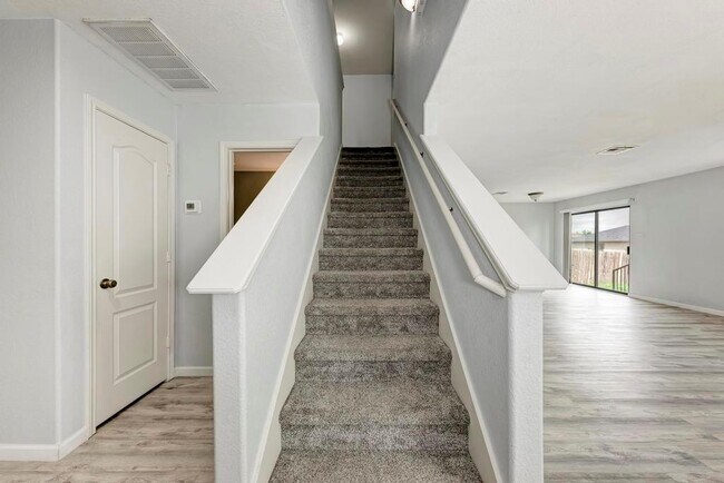 Building Photo - 530 Sheep Trail Dr