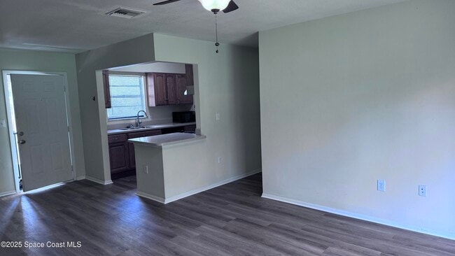 Building Photo - 2216 Flower Tree Cir