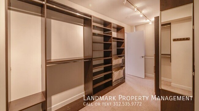 Building Photo - 253 E Delaware Pl