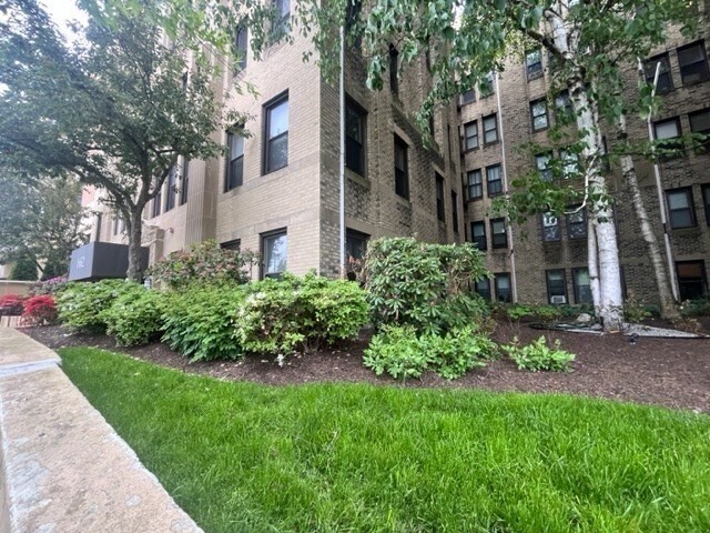 Building Photo - 1662 Commonwealth Ave