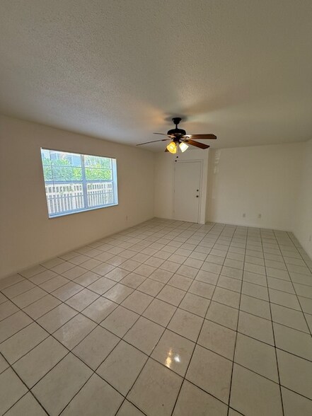 Building Photo - 1020 N 18th Ct