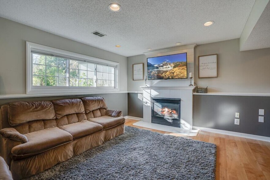 Building Photo - 2432 Henslow Ct N