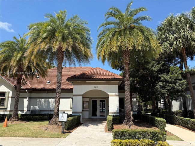 Building Photo - 650 S Park Rd