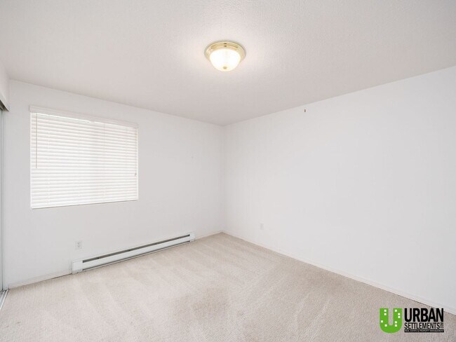Building Photo - Top-Level 2 Bed / 1 Bath Condo with Garage & In-Unit Laundry – Shiloh Hills