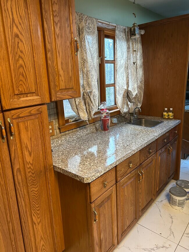 Building Photo - 2119 Maple Ave