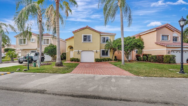 Building Photo - 1044 SE 6th Ct