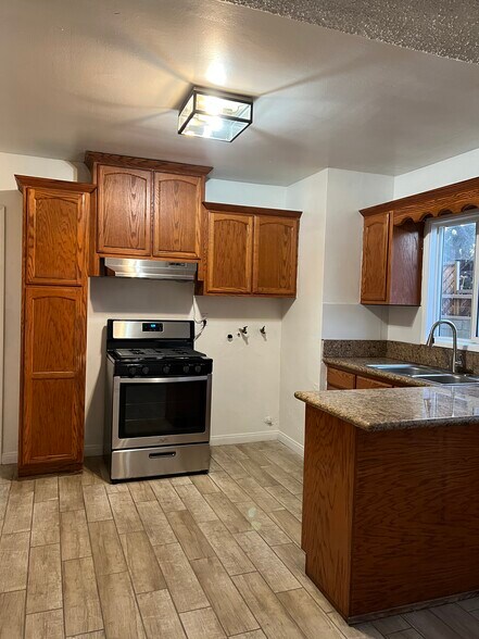 Kitchen - 2770 Glenwood Pl