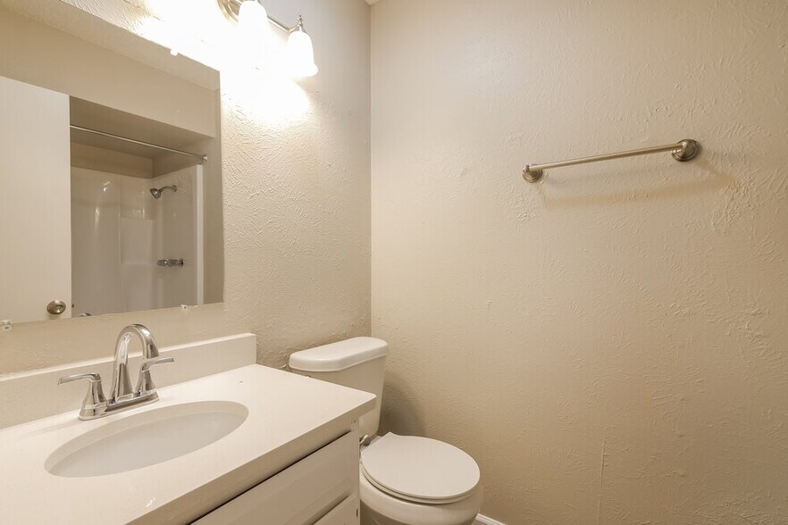 Building Photo - 933 Lemontree Dr