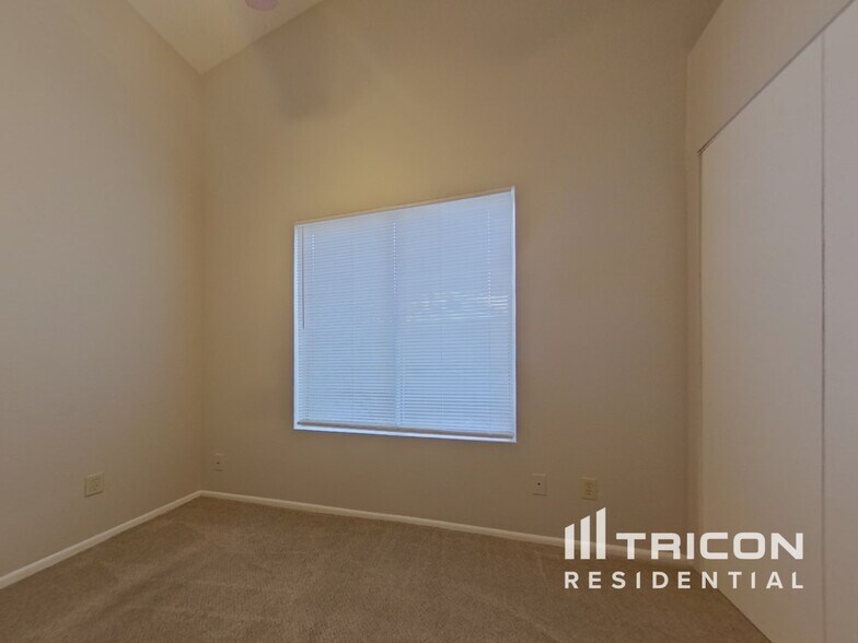 Building Photo - 7937 W Windrose Dr