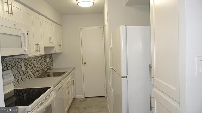 Building Photo - 7600 Roosevelt Blvd