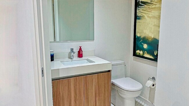 Building Photo - 401 N Birch Rd