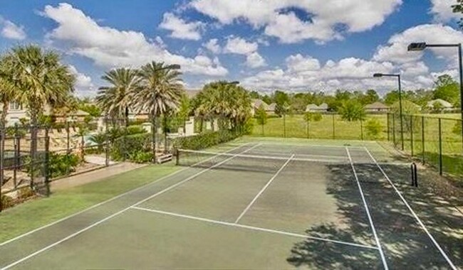 Building Photo - 3 Bedroom Townhouse Available now  in a de...