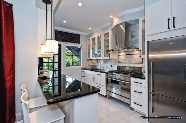 Building Photo - 600 Hermitage Ct